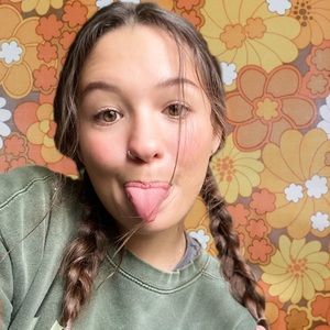 Meet your Posher, Becca